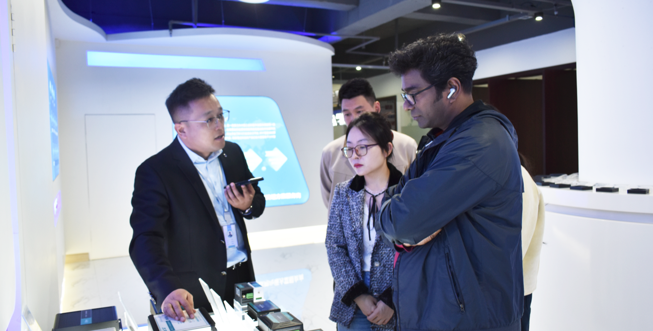 世界500强Larsen & Toubro Limited高管来访无锡漫途科技，共探物联网合作新蓝图